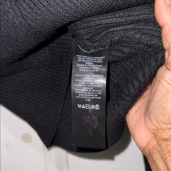 Anthropologie Elegant Black V-Neck Blouse - Picture 6 of 8